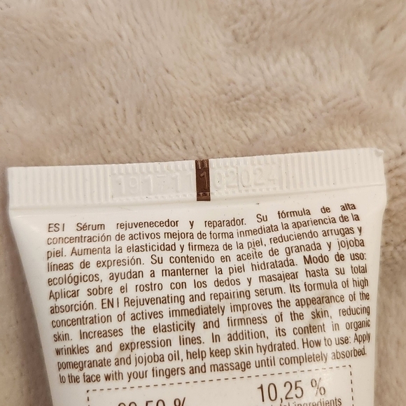 Kueshi Naturals Pomegranate Vit-C Repairing Serum - Picture 4 of 4